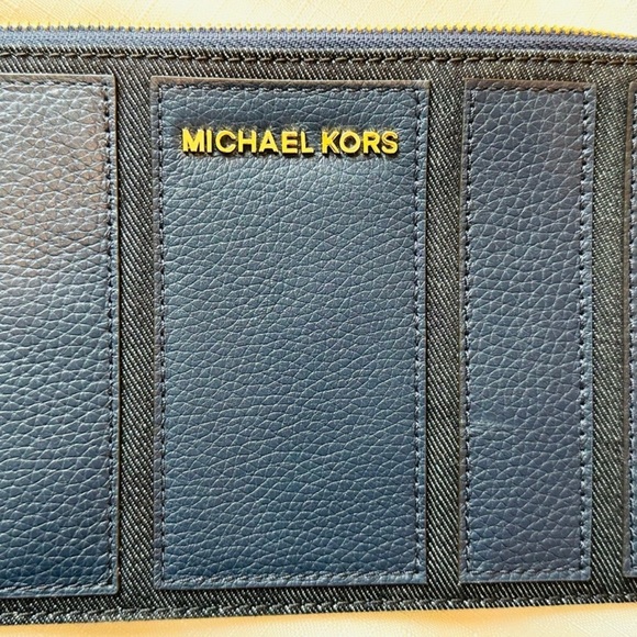 Michael Kors Brooklyn Applique Navy Blue Large
Zip Clutch NWT - Picture 4 of 12